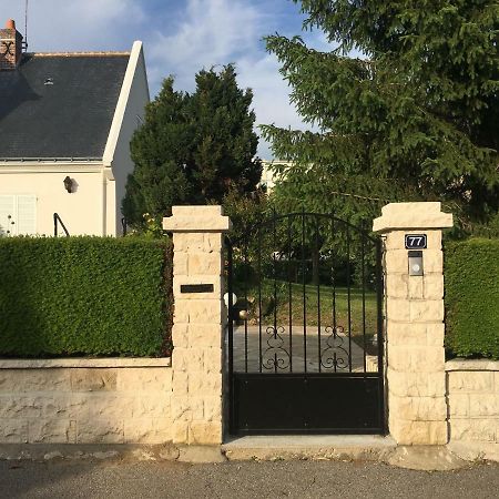 La Tour De Saint Cyr Bed & Breakfast Exterior foto