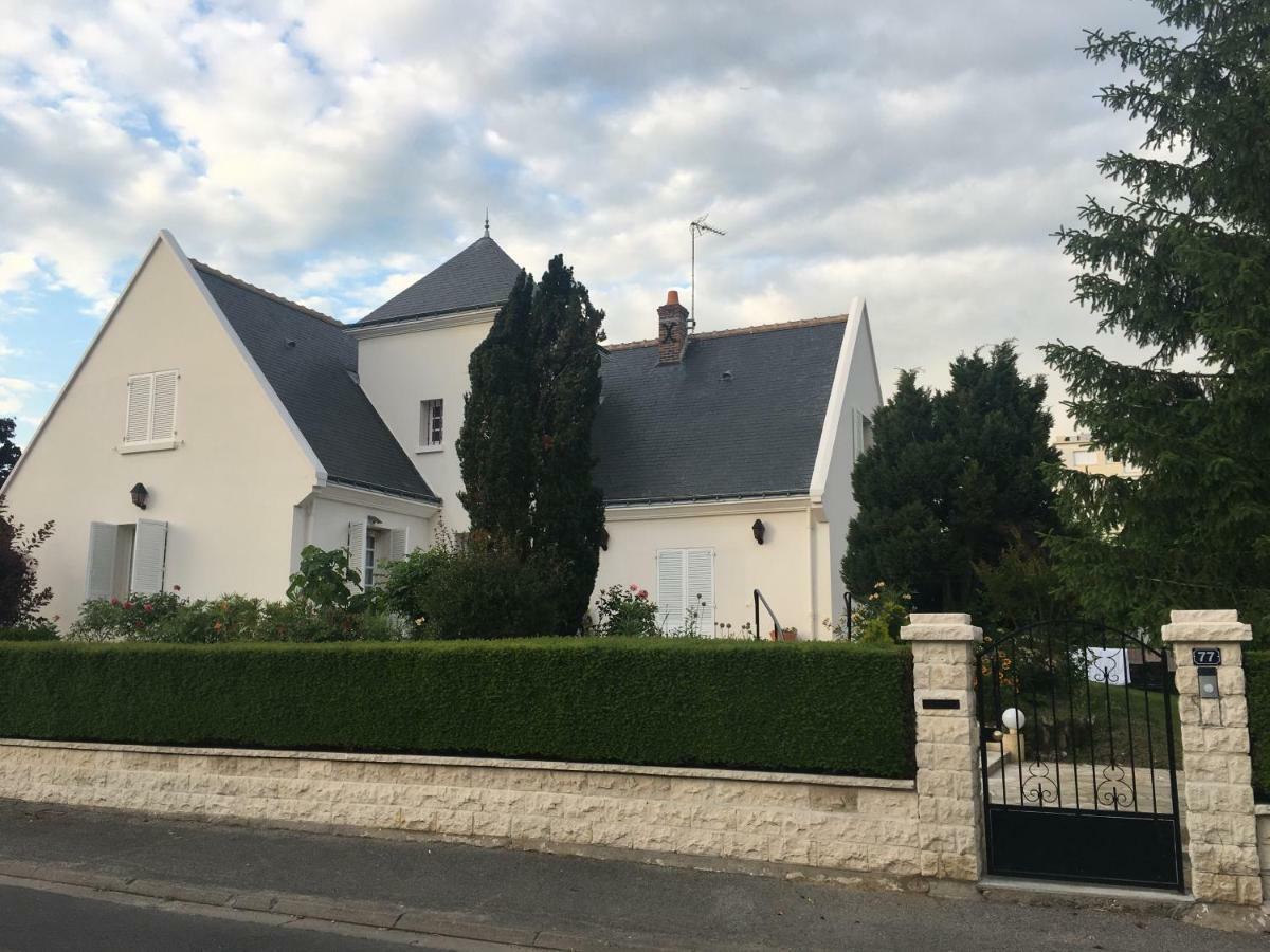 La Tour De Saint Cyr Bed & Breakfast Exterior foto